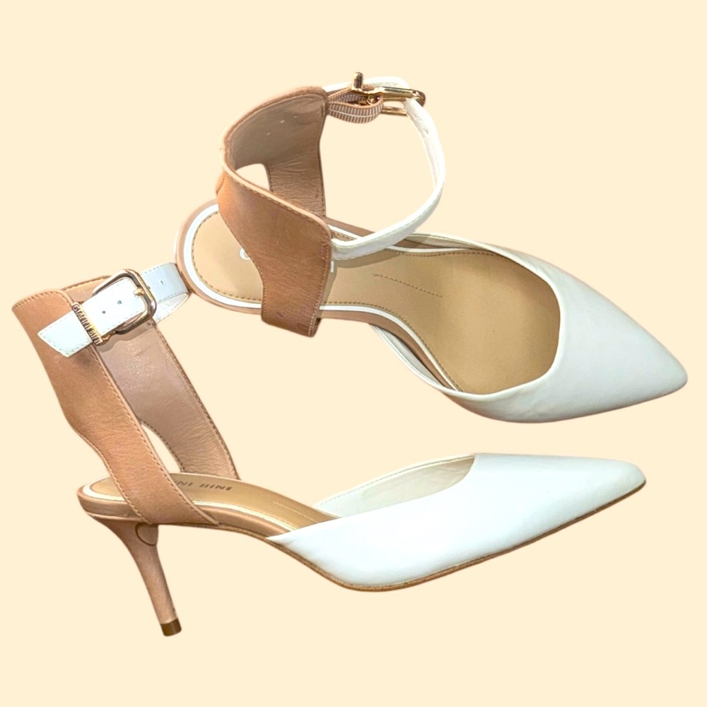 Gianni Bini Women's Shoes Myrabelle White Beige Two-Piece Leather Pumps
Size 7.5